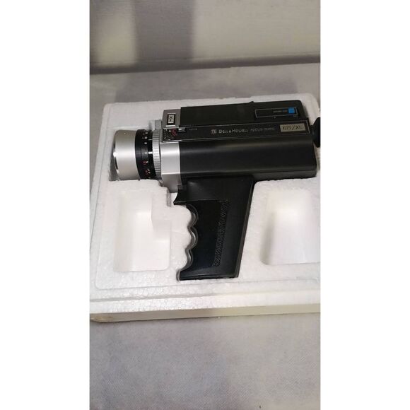 Bell and Howell focus manic 8 mm camera in original box. 1973 - Picture 4 of 8